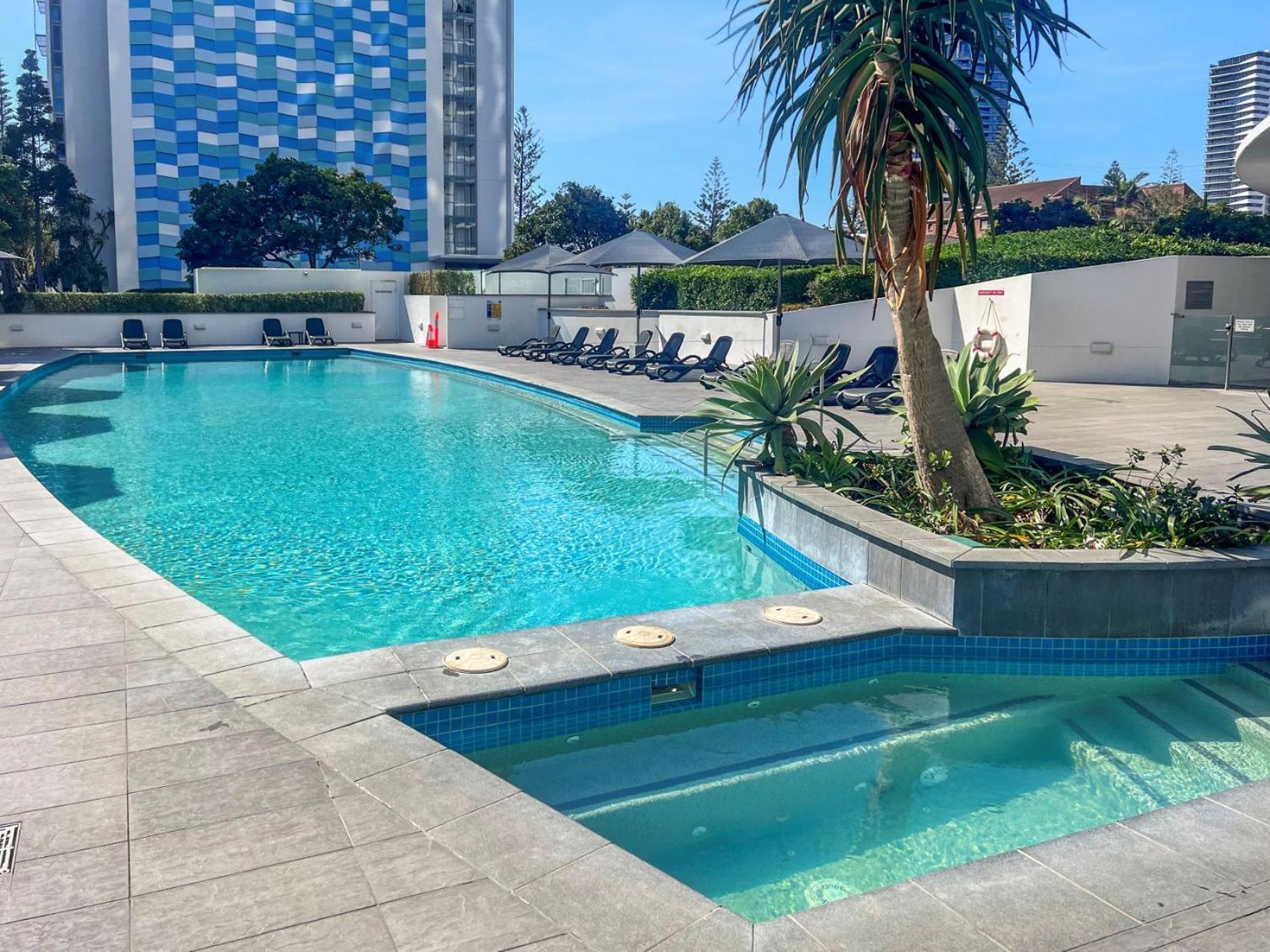 Incredible Ocean Views 3 Bed 18th Floor Apartment *