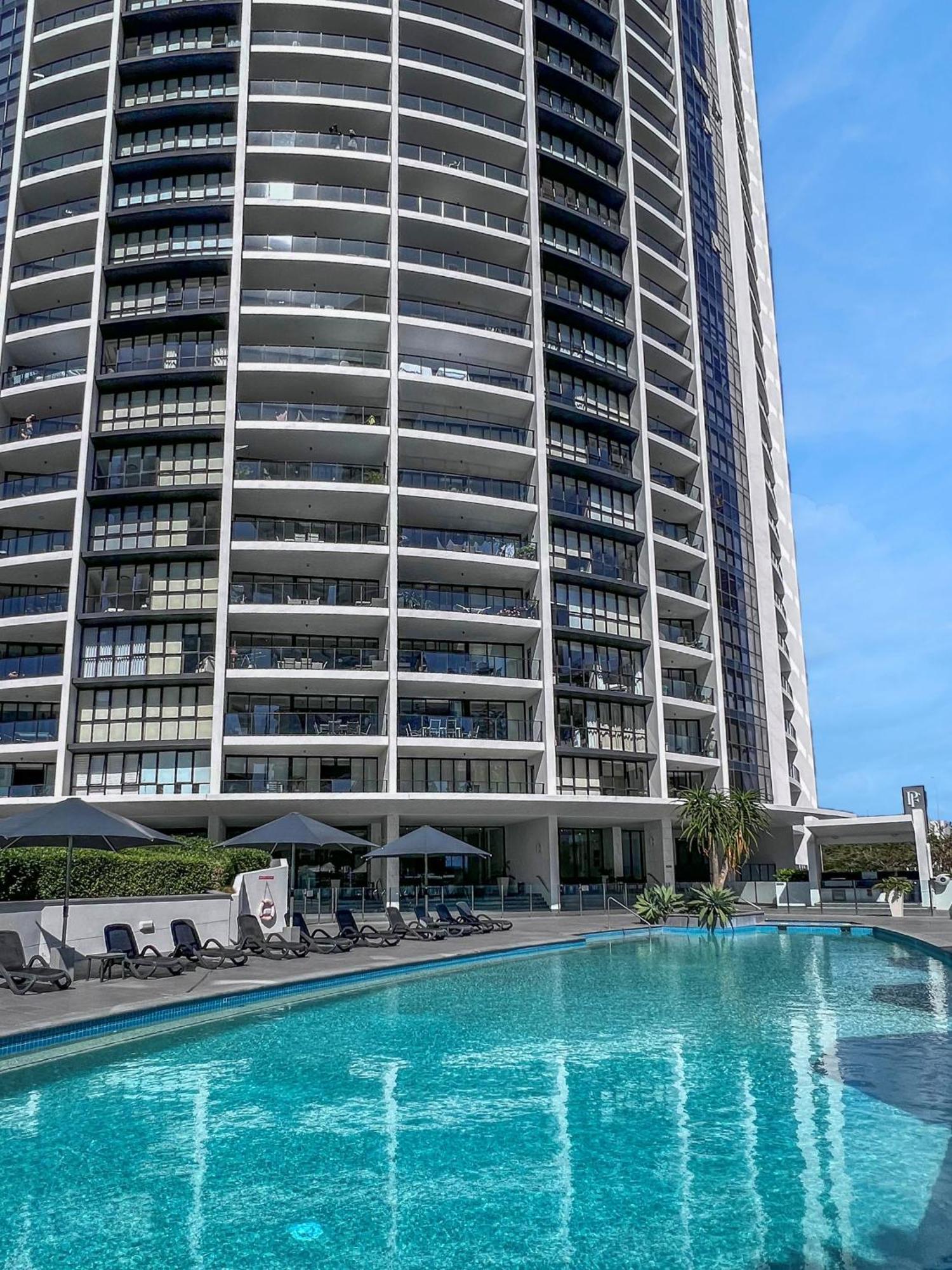 Incredible Ocean Views 3 Bed 18th Floor Apartment